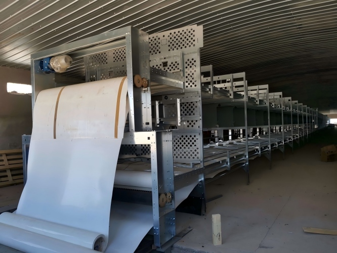 Fornecimento direto de fábrica de gaiolas de bem-estar para galinhas e equipamentos europeus para poedeiras a granjas em todo o mundo, cobrindo mercados de exportação na União Europeia, Ásia, Américas e outras regiões, tornando a compra de equipamentos e a atualização para galpões sem gaiolas mais eficiente e em conformidade com as normas.﻿