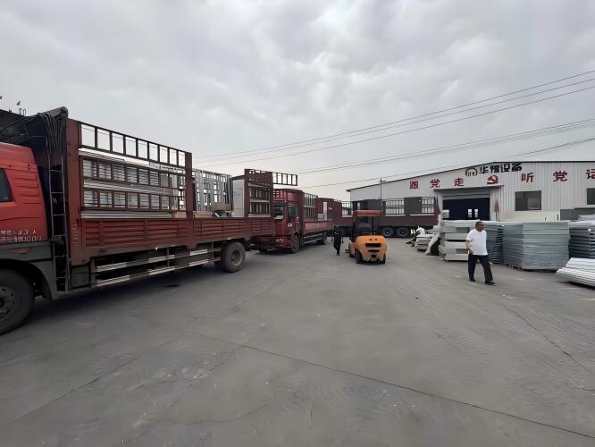 Soluções de criação em gaiolas de bem-estar em estilo aberto, voltadas para os mercados europeu e global, dedicadas à criação de poedeiras sem gaiolas de alto padrão.﻿